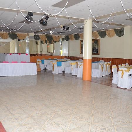 Hotel Real Madrid Riobamba Bagian luar foto