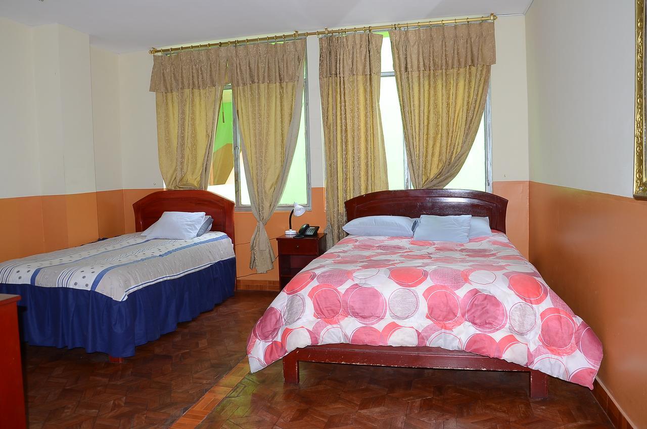 Hotel Real Madrid Riobamba Bagian luar foto
