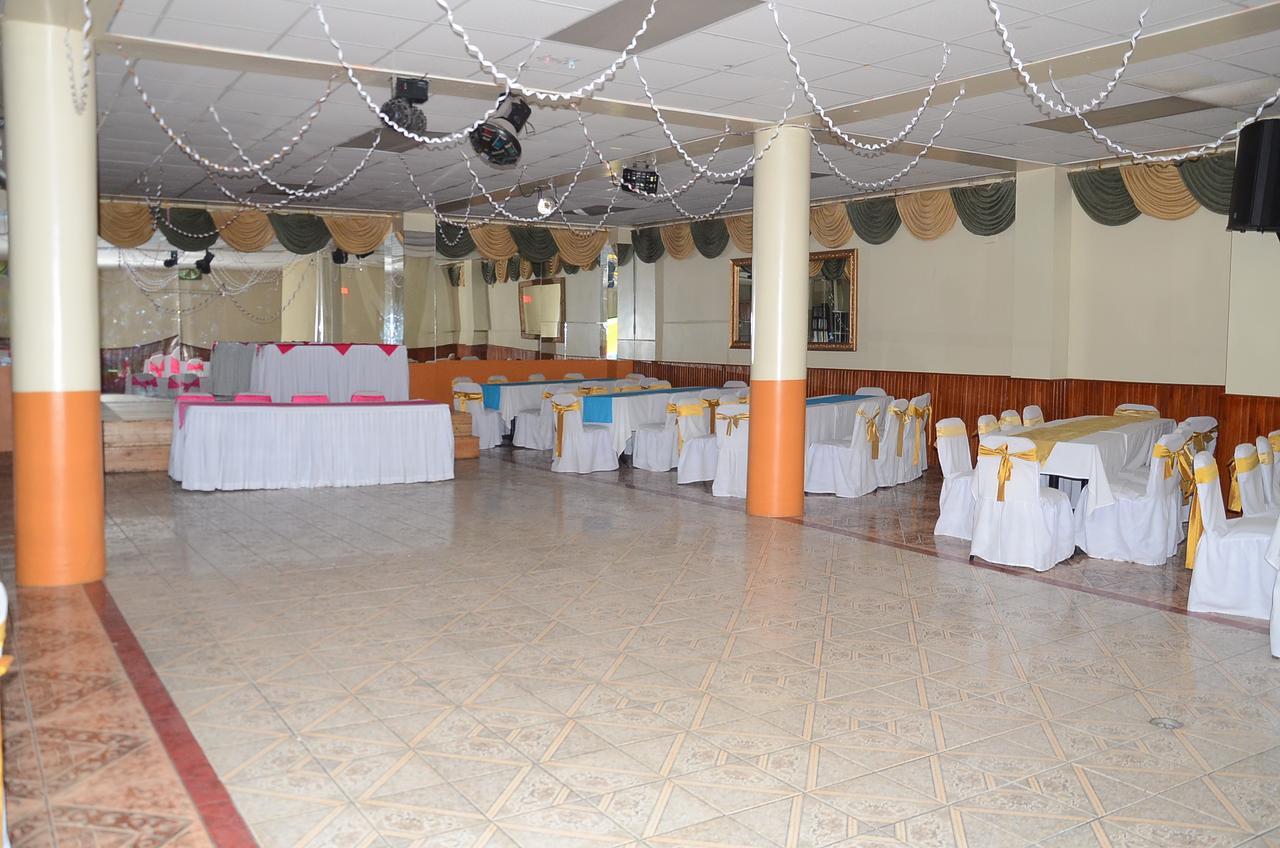 Hotel Real Madrid Riobamba Bagian luar foto