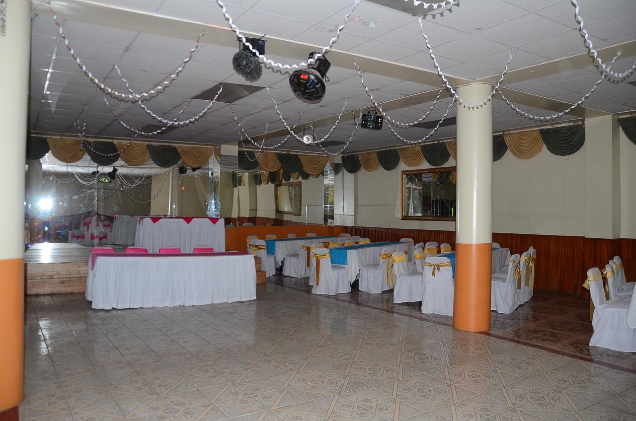 Hotel Real Madrid Riobamba Bagian luar foto