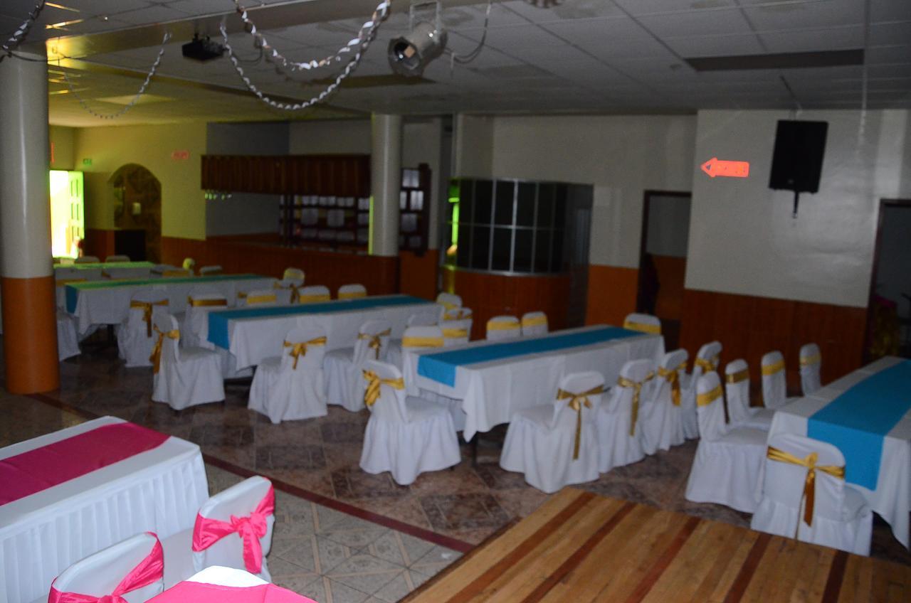Hotel Real Madrid Riobamba Bagian luar foto