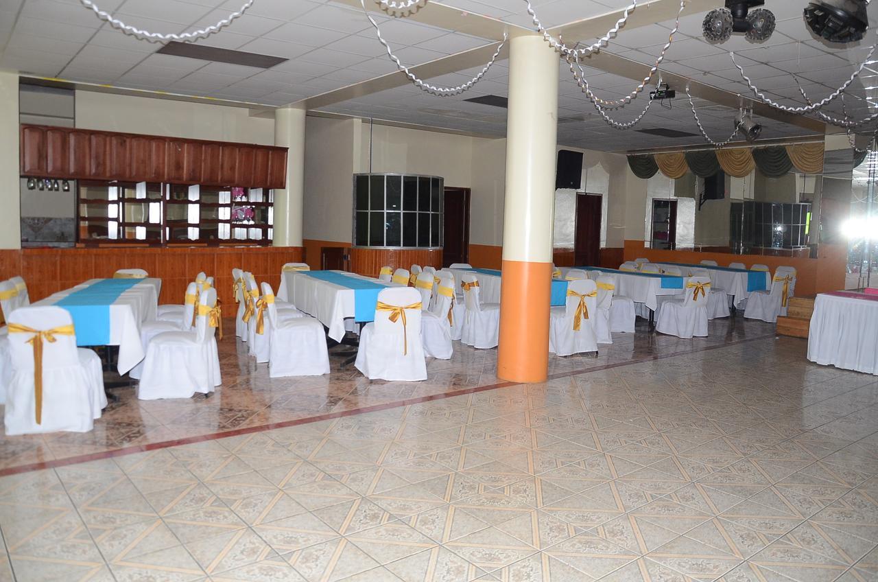 Hotel Real Madrid Riobamba Bagian luar foto
