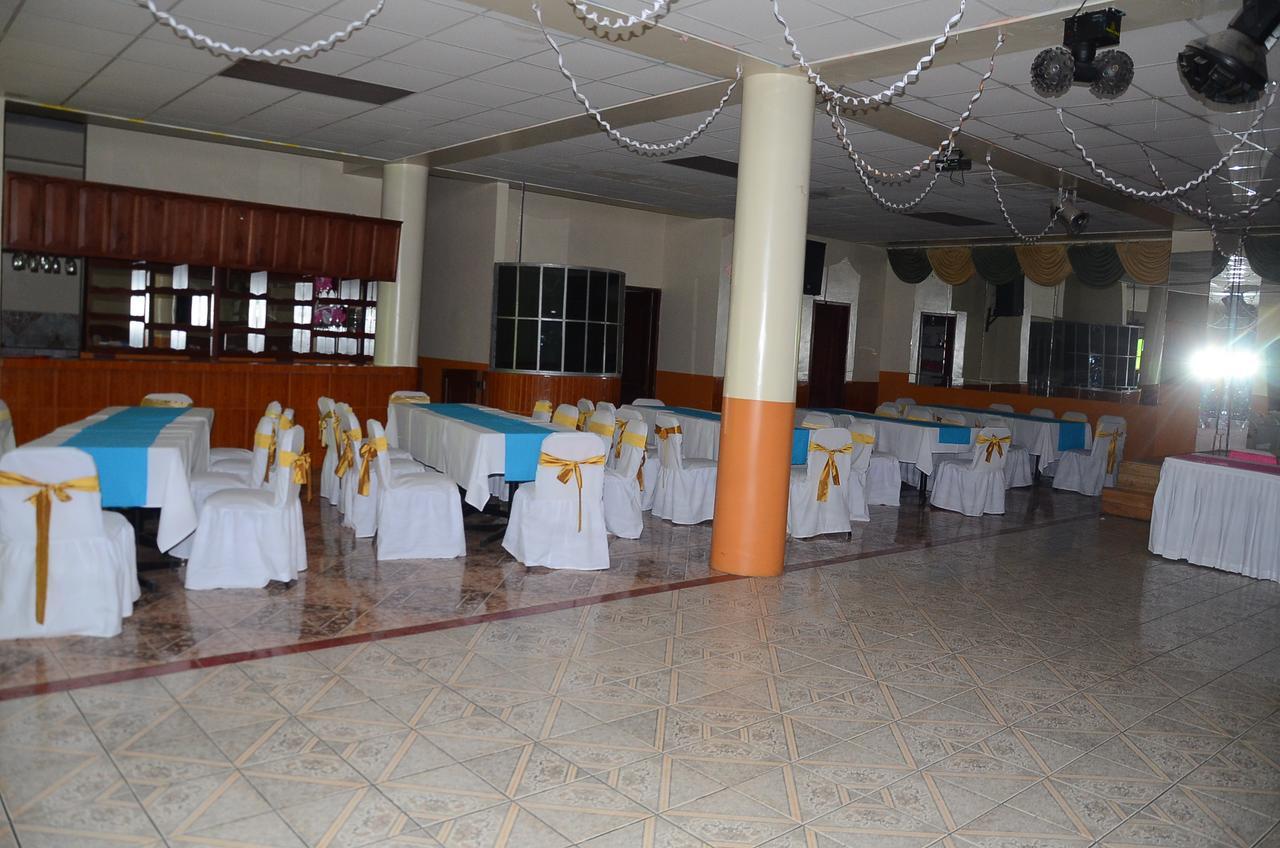 Hotel Real Madrid Riobamba Bagian luar foto