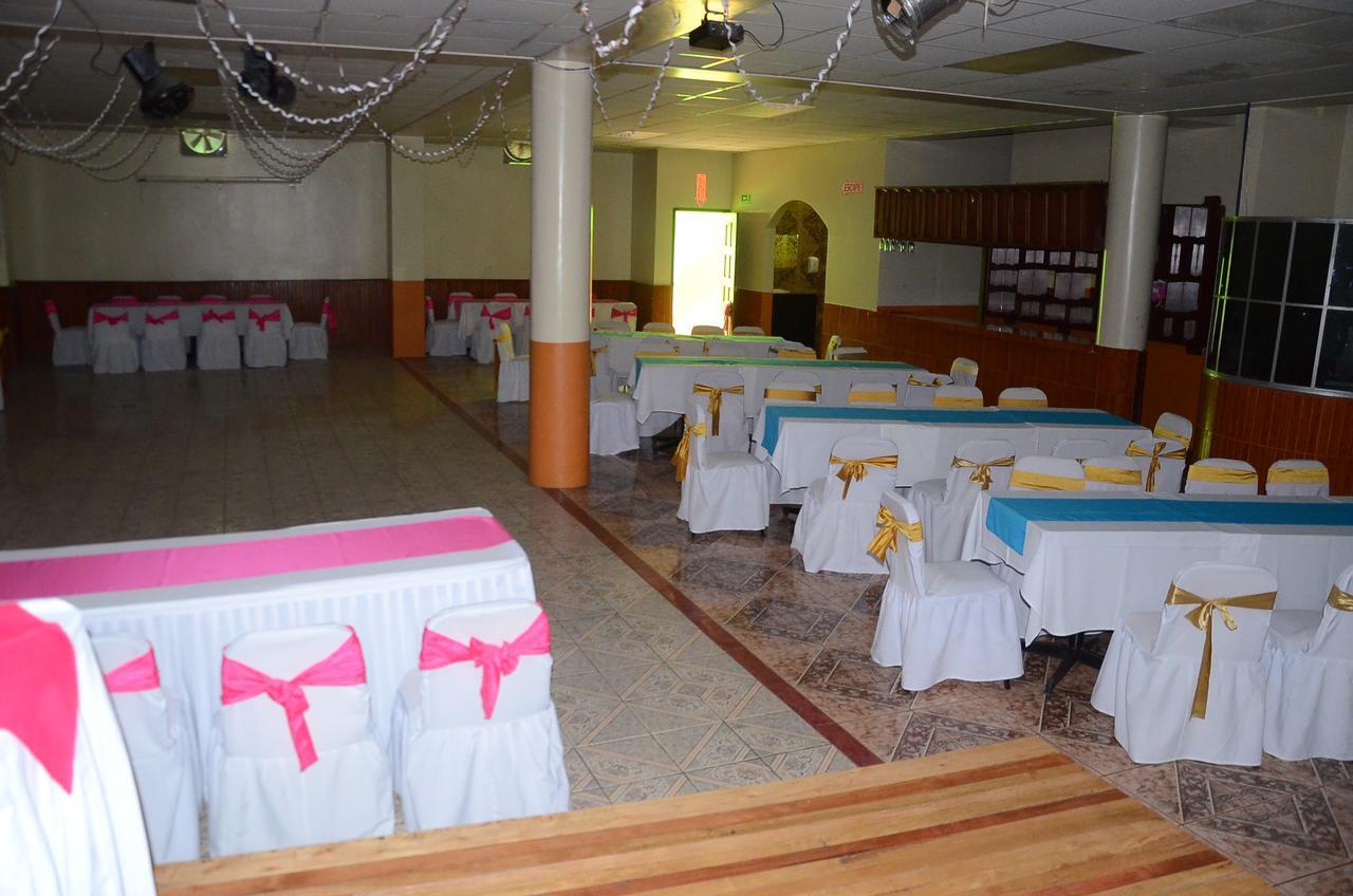 Hotel Real Madrid Riobamba Bagian luar foto