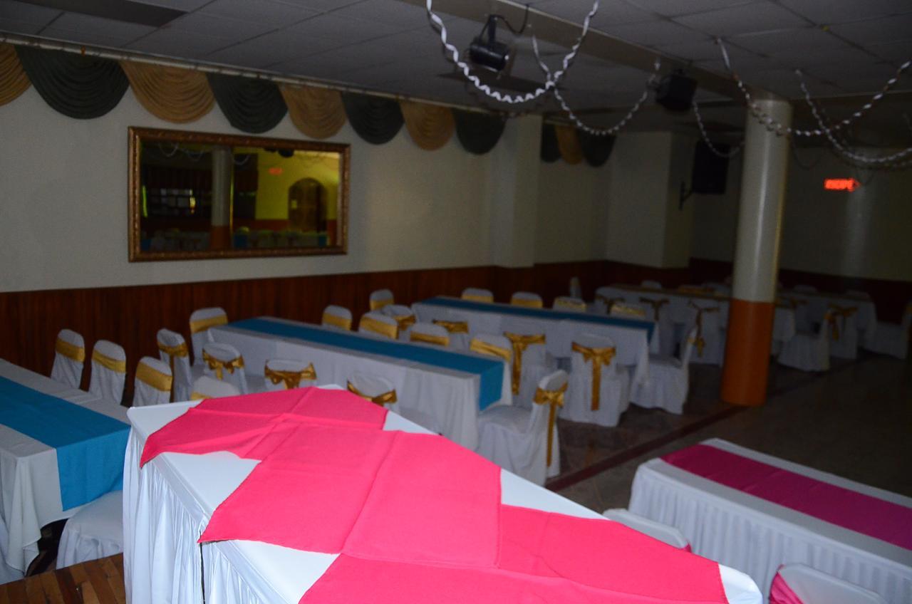 Hotel Real Madrid Riobamba Bagian luar foto