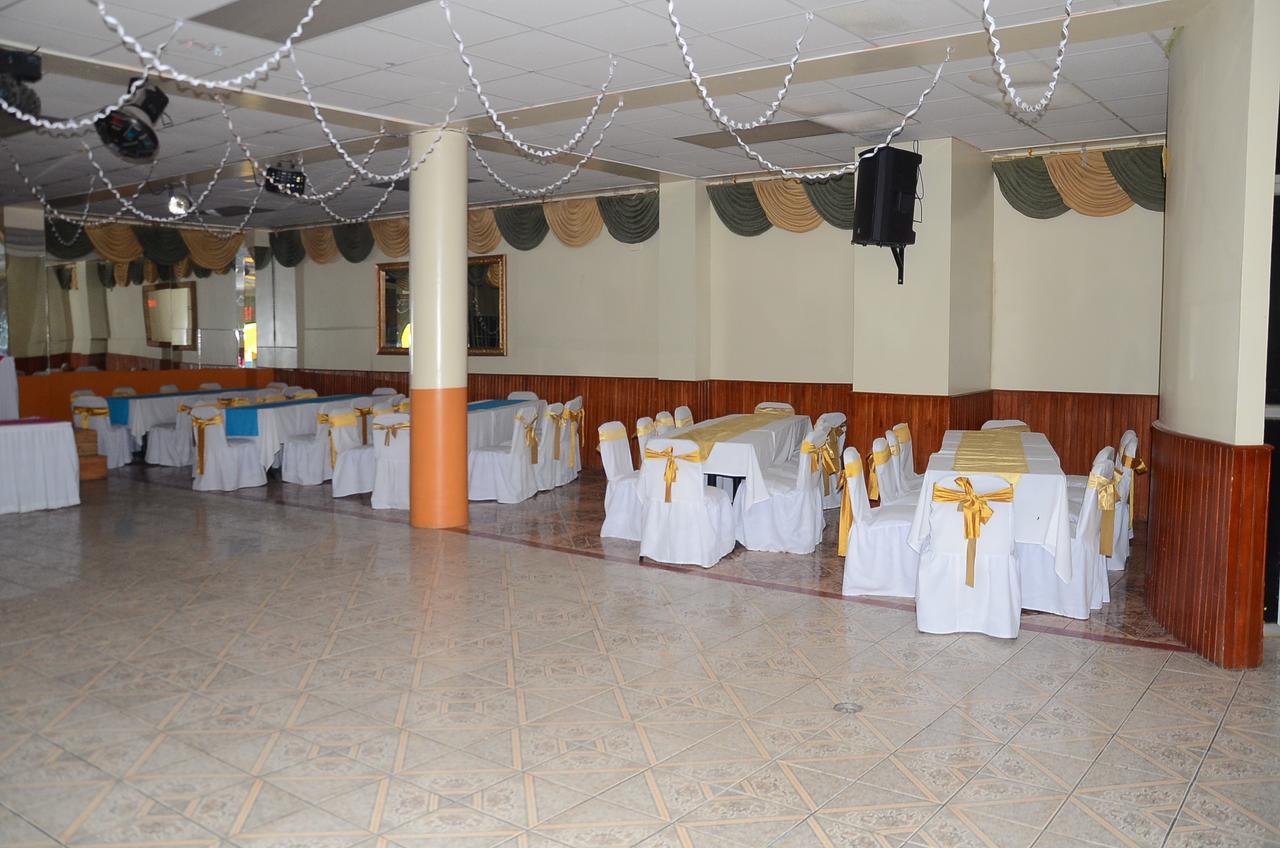 Hotel Real Madrid Riobamba Bagian luar foto