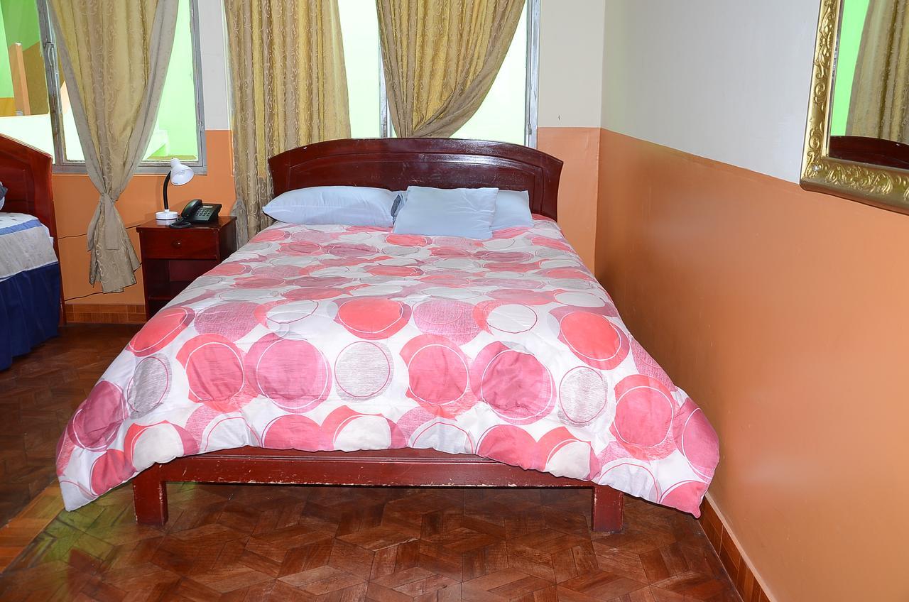 Hotel Real Madrid Riobamba Bagian luar foto